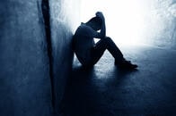 最低賃金が上がれば自殺率が下がる──26年間のデータを元にした米調査