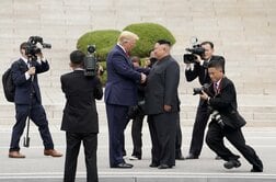 トランプが金正恩に「譲歩」、米韓演習縮小という危険なシグナル