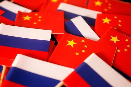 一部のロシア企業が中国の貿易パートナーとの間で決済の遅延とコスト上昇に直面しており、数百億元相当の取引が滞っていることが分かった。この問題を直接知る複数のロシア筋がロイターに明らかにした。写真は２０２２年３月撮影（２０２４年　ロイター／Florence Lo）