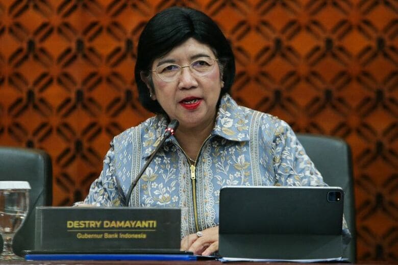 インドネシア中央銀行のデストリ総裁。9月23日、ジャカルタで撮影。 REUTERS/Claudio Pramana