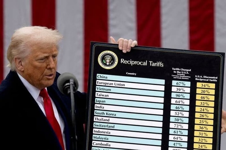 ７月２２日、トランプ米大統領（写真）は、日本との貿易交渉で大規模な合意を締結したと明らかにした。４月２日、ワシントンで撮影（２０２５年　ロイター/Carlos Barria）