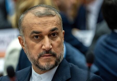 イランのアミラブドラヒアン外相は、イスラエルと米国がイスラム組織ハマスを一掃することは不可能であり、イスラエルがパレスチナ自治区ガザの人質解放を確保するには紛争の政治的解決しかないと述べた。１２日、ジュネーブで撮影（２０２３年　ロイター/Denis Balibouse）