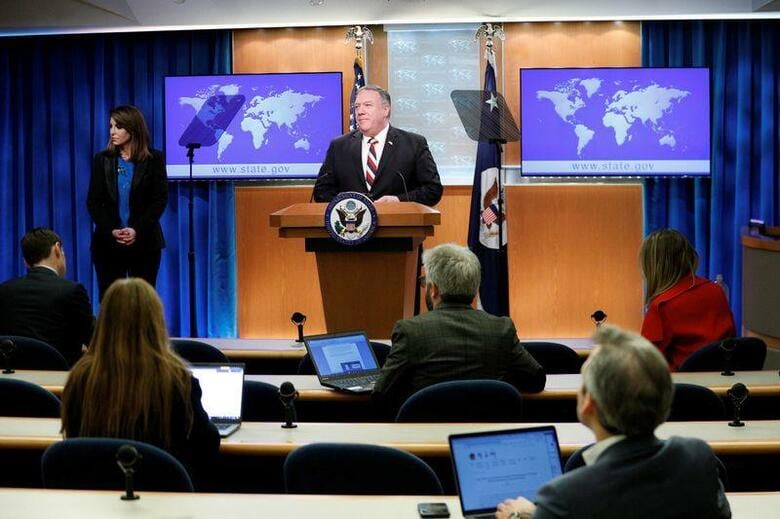 ポンペオ米国務長官は、世界にいる同省の職員数人が、新型コロナウイルスに感染したと明らかにした。写真は記者会見で新型コロナウイルスについて語る同長官。ワシントンで17日撮影（2020年　ロイター／Tom Brenner）