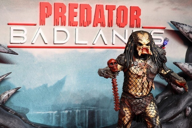 『プレデター: バッドランド』ロンドンプレミアに登場したプレデター　Fred Duval-Unsplash