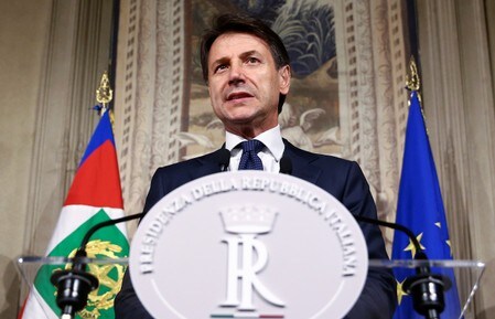 　６月１日、イタリアで新内閣が発足したことにより、ユーロ圏離脱の是非を問う事実上の国民投票となっていたかもしれない再選挙の可能性を恐れていた金融市場は安心感に包まれた。写真はコンテ新首相。ローマで５月撮影（２０１８年　ロイター/Alessandro Bianchi）