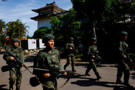７月２３日、台湾は台風の接近を受けて年次軍事演習「漢光」を縮小すると発表した。２２日撮影（２０２４年　ロイター/Ann Wang）