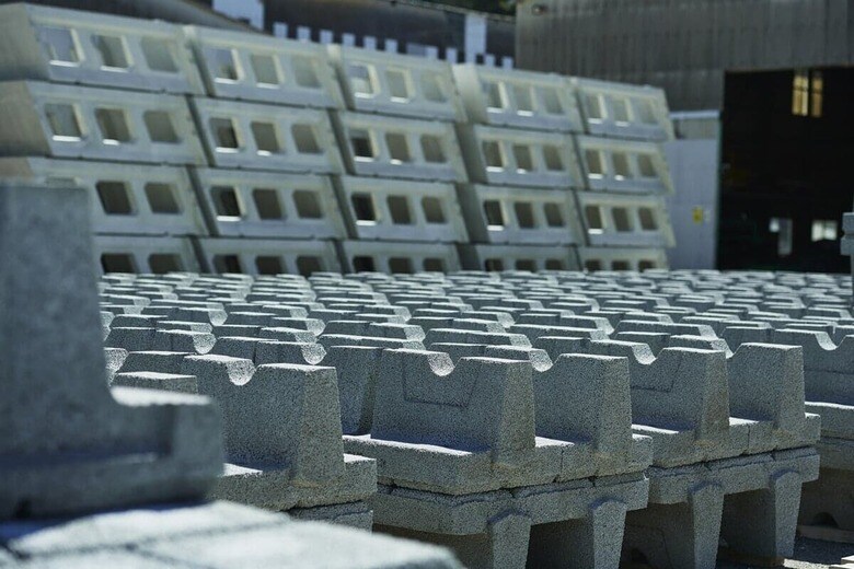 低炭素型コンクリート「CNEcon」で製造された積みブロック「CVハーフ」