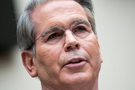 　ベセント米財務長官は１１日、スイスのジュネーブで前日から行われた米中の貿易問題を巡る閣僚級協議で２国間の貿易戦争の緩和に向けて「実質的な進展」があったと述べた。詳細は１２日に説明するとした。米連邦議事堂で７日撮影（２０２５年　ロイター／Nathan Howard）