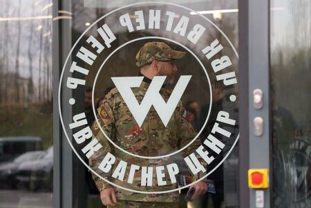 　３月１日　ロシア軍やワグネル・グループなどの民間軍事会社の信用を落とす行為を禁じる法改正案が１日、議会に提出された。写真は２０２２年１１月、サンクトペテルブルクで撮影（２０２３年　ロイター／Igor Russak）