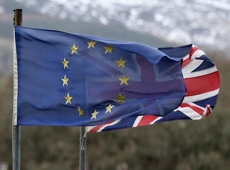 　６月１５日、世耕弘成官房副長官は午前の会見で、英国が欧州連合（ＥＵ）に残留することが望ましいとの見解を示した。写真はスコットランドで２月撮影（２０１６年　ロイター／Russell Cheyne）