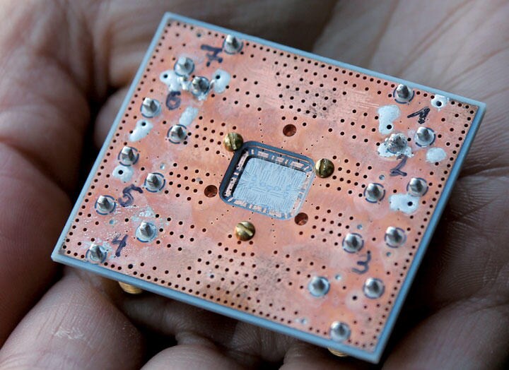 IBMの7量子ビットのデバイス　AP/AFLO