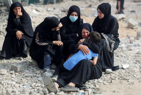　９月１６日、国連の調査委員会はイスラエルがパレスチナ自治区ガザでジェノサイド（民族大量虐殺）を行ったと認定し、ネタニヤフ首相を含むイスラエルの最高指導部がジェノサイドを扇動したと結論づけた。ガザ市で８月撮影（２０２５年　ロイター/Mahmoud Issa）