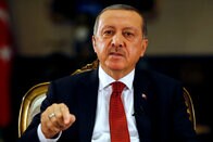 トルコのエルドアン大統領、軍再編を表明「新たな血を送る」