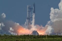 スペースＸが次世代「スターシップ」飛行試験、目標の大半達成か