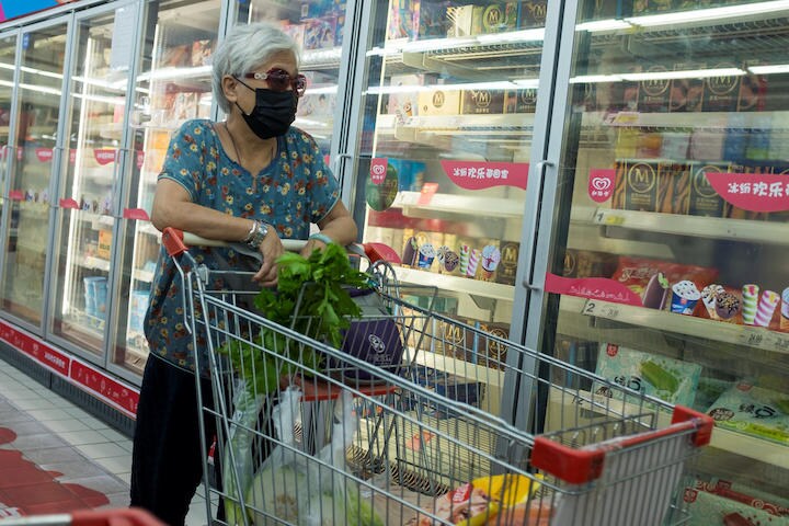 中国で冷凍食品の外装から活性状態の新型コロナウイルスが検出された...... REUTERS/Thomas Peter