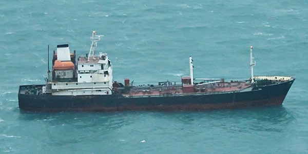 米国が制裁対象に指定する北朝鮮船籍タンカー「Ｃｈｏ　Ｍａ　Ｓａｎ号」（出典：防衛庁）
