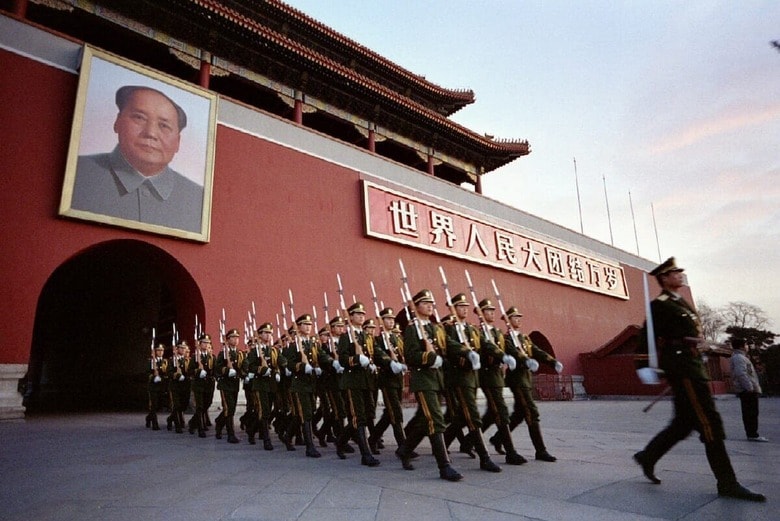 重要な毛沢東の生誕祭（写真は生誕100周年を迎えた1993年12月24日、北京の天安門広場）　REUTERS