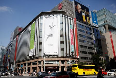　１０月２５日　日本百貨店協会が２５日発表した９月の全国百貨店売上高は、店舗数調整後で前年比２０．２％増の３８１３億円と、７か月連続プラスになった。２０１７年７月、都内で撮影（２０２２年　ロイター／Kim Kyung-Hoon）