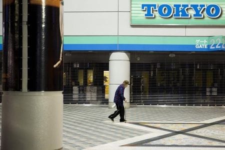 　１２月９日、世界銀行は、高齢化が急速に進む東アジア地域の就労人口が、今後２５年間で１０─１５％減少し、経済成長を妨げ、財政支出は増加するとの見方を示した。都内で１０月撮影（２０１５年　ロイター／Thomas Peter）