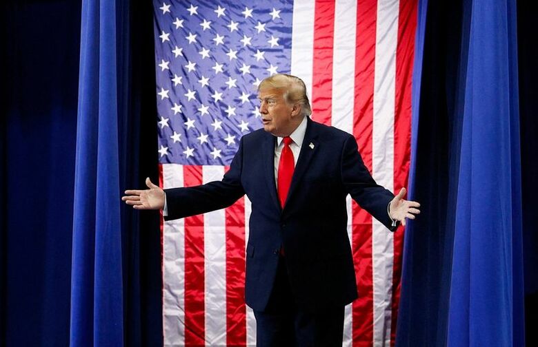 写真はトランプ大統領。10月13日、米アラスカ州ワシラで撮影。REUTERS/Evan Vucci