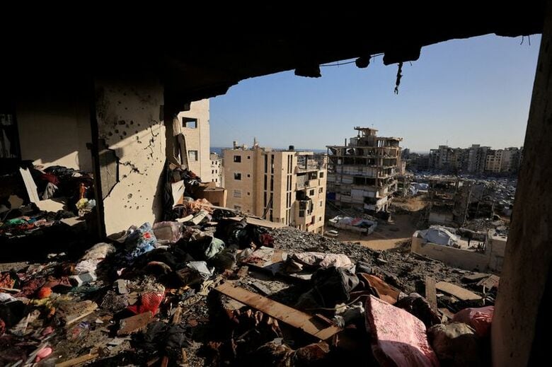イスラエル軍の攻撃を受けたガザのアパート。6月4日撮影。 REUTERS/Dawoud Abu Alkas/File Photo