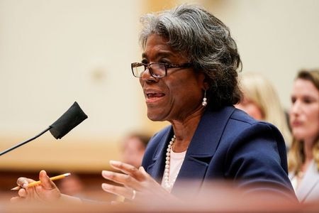 １０月２０日、トーマスグリーンフィールド米国連大使（写真）は、米国が前提条件なしでの北朝鮮との対話を提案し、同国に対する敵対的な意図を持たないことを明確にしたと明らかにした。写真はワシントンで６月撮影（２０２１年　ロイター／Joshua Roberts）