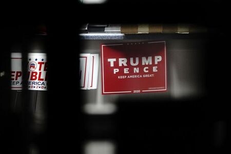 激戦州の１つである米ウィスコンシン州で、トランプ大統領の選挙活動向けの共和党口座から２３０万ドルがハッカーに盗まれたと、ＡＰ通信が２９日報じた。同州アルトゥーナで２２日撮影（２０２０年　ロイター/BING GUAN）