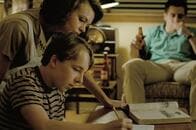 優しかった母が見せた「女の顔」　哀しみと共に育った少年の物語