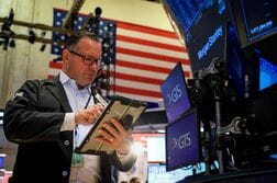米国株式市場＝反落、半導体株安が重し　好調な指標・決算効果を相殺