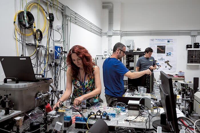 バジリカータ州マテーラには宇宙開発を担うイタリア宇宙機関（ASI）の施設があるが、交通の便が悪く、車で2時間かけて通勤する人も