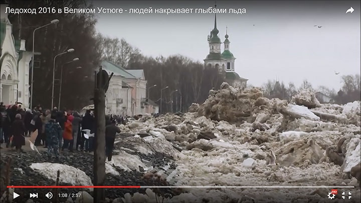 巨大な氷が街に押し寄せる　SergeyBogatikov/YOUTUBE