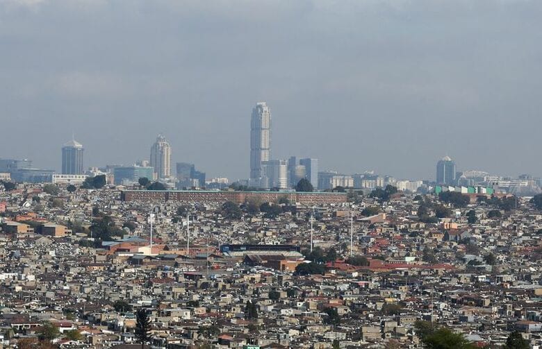 ヨハネスブルグの金融街、サンドトン中心業務地区。5月21日撮影。REUTERS/Siphiwe Sibeko