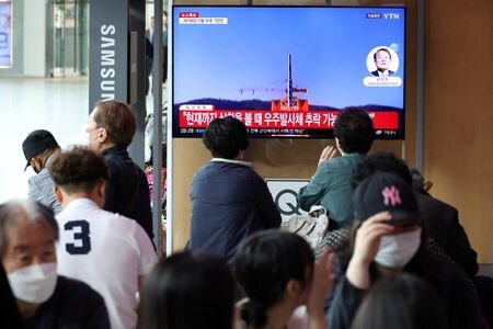 　北朝鮮は４日、国営の朝鮮中央通信（ＫＣＮＡ）を通じ、軍事偵察衛星の打ち上げを巡り国連安全保障理事会が米国の要請で会合を開いたことを非難した。また、今後は打ち上げの事前通告は必要ないとする論説を掲載した。ソウルで５月撮影（２０２３年　ロイター/KIM HONG-JI）