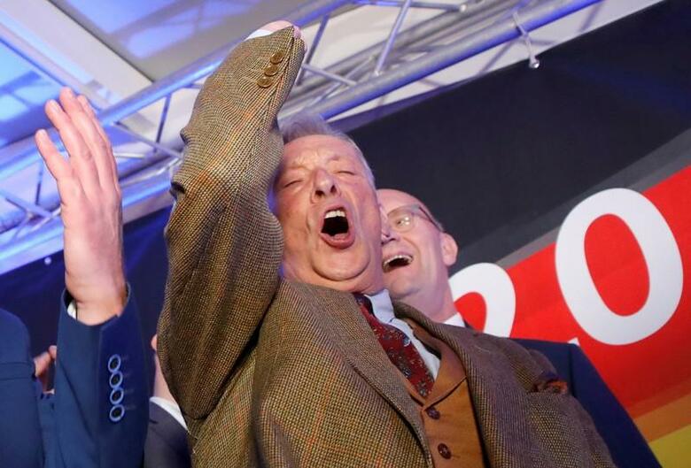 ドイツ東部テューリンゲン州で27日実施された州議会選挙は、連立を率いる極左の左派党が第1党となり、極右の「ドイツのための選択肢（AfD）」が第2党に躍進した。写真はAfDの候補者。（2019年　ロイター/Axel Schmidt）