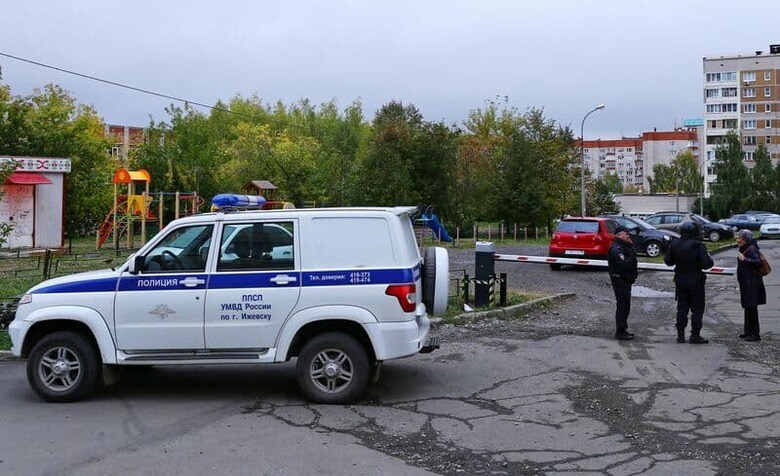 ロシア中部イジェフスクの学校で26日、男が銃を乱射し、子ども11人を含む15人が死亡、24人が負傷した。（2022年　ロイター）