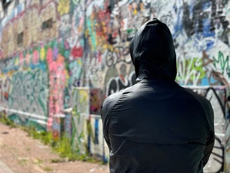 　６月２４日、スウェーデンでオートバイに乗ったギャング集団の１人が射殺された事件の犯人は、わずか１４歳だった。写真はヤヒヤさん。イエーテボリで１３日撮影（２０２４年　ロイター/Johan Ahlander）