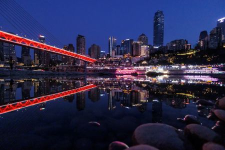 　中国内陸の大都市、重慶市が独自のスパイ防止条例を策定した。中国では７月に反スパイ法が施行したが、自治体レベルの規則は初めて。２０２２年８月撮影（２０２３年　ロイター／Thomas Peter）
