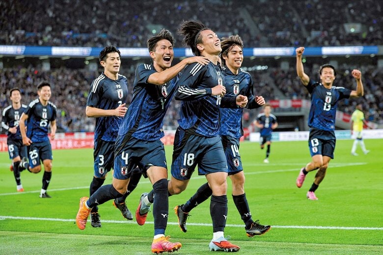 サッカー王国ブラジルに逆転勝利。上田綺世（18番）がヘディングで勝ち越しゴールを決めた（昨年10月）　スポーツ報知/AFLO