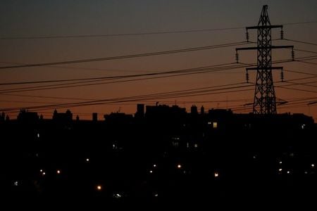 欧州連合（ＥＵ）は６日、エネルギー価格が高騰する中、域内規制の見直しを検討すると発表した。スペインで９月撮影（２０２１年　ロイター/Susana Vera）