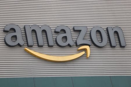 　６月１７日、 米アマゾン・ドット・コムのアンディ・ジャシー最高経営責任者（ＣＥＯ）は従業員宛ての文書で、生成人工知能（ＡＩ）とエージェントの導入により同社の従業員総数が今後数年間で減少するとの見通しを示した。メキシコ・テポストランの同社施設で２０２３年１２月撮影（２０２５年　ロイター/Gustavo Graf）