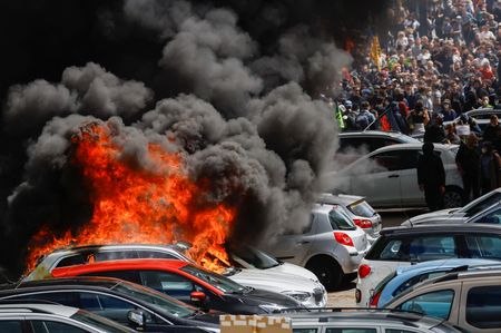 メーデーの祝日となった１日、フランス各地で年金改革に反対する労働組合主催の抗議活動が行われた。ナントで撮影（２０２３年　ロイター/Stephane Mahe）
