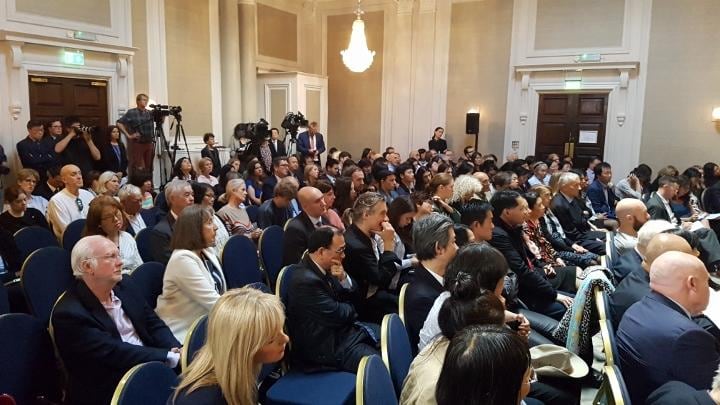 ロンドン市内で開かれた民衆法廷（筆者撮影）