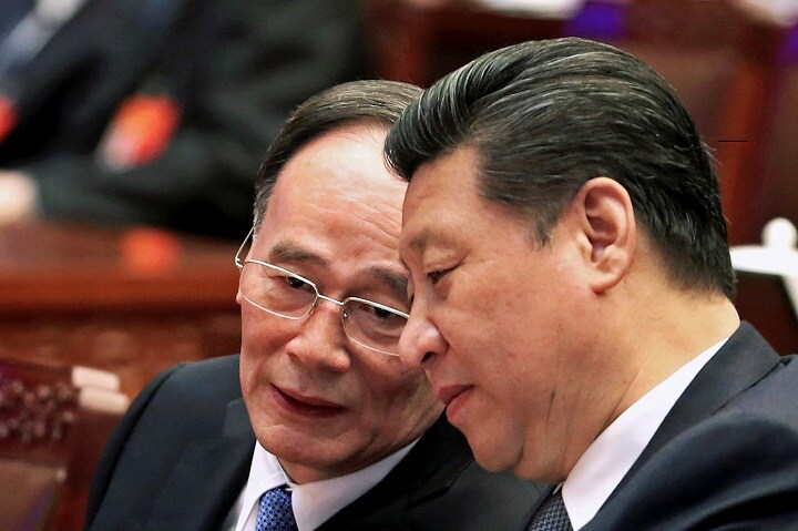王岐山(左)と習近平 (2015年３月６日)　REUTERS/China Daily