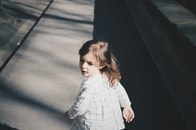「あなた誰？」保育園から帰ってきた3歳の娘が「別人」だった...母親によるビフォーアフター画像にSNS驚愕