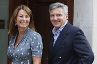 キャサリン妃の母親が見舞われた「ピンチ」の瞬間...ウィリアム皇太子が颯爽と救い出したシーンが話題に