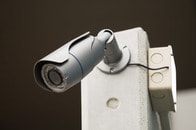 イギリスは「監視」、日本は「記録」...防犯カメラの運用方法が異なる両国、駐車場犯罪を4割減少させたのはどっち？