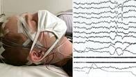 睡眠中に夢を見ている人とリアルタイムでコミュニケーションすることに成功した