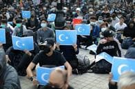 香港市民、ウイグル支持の抗議集会　警察が催涙スプレーで排除