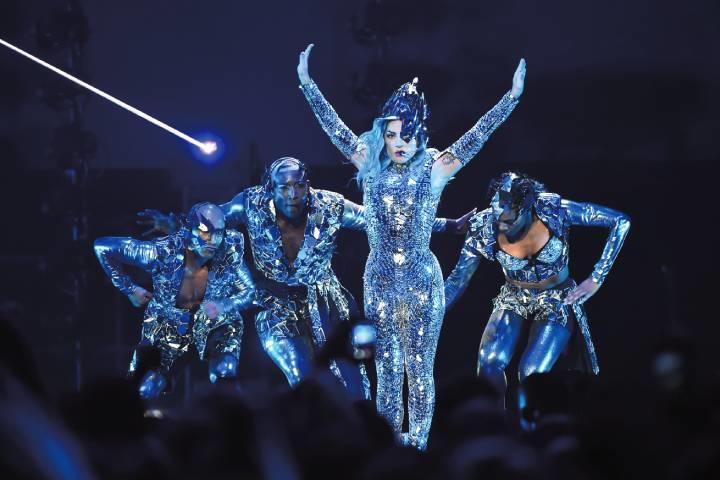 スーパーボウル前夜祭 (2月1日)のステージに立ったレディー・ガガ　THEO WARGO/GETTY IMAGES FOR AT&T