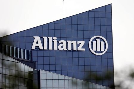 独保険大手アリアンツが６日発表した第２・四半期決算は、純利益（株主帰属分）が前年同期比４６％増の２２億２５００万ユーロ（２６億ドル）となり、市場予想の２０億５５００万ユーロを上回った。写真は同社ロゴ、２０１８年５月撮影（２０２１年　ロイター／Charles Platiau）